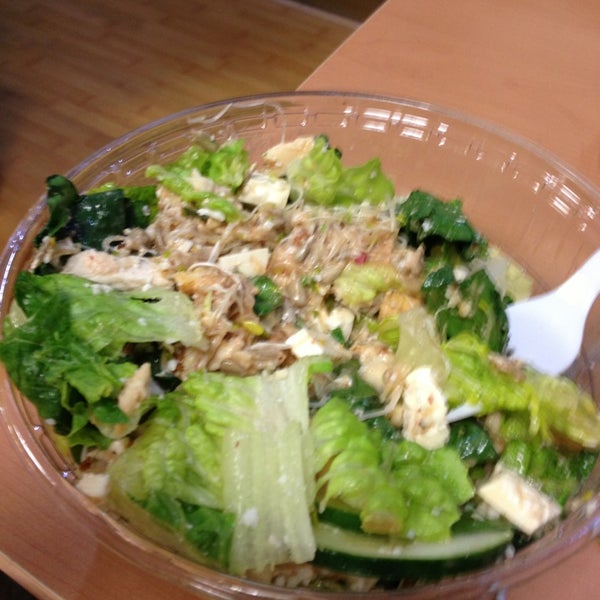 4/10/2013에 Joaquin R.님이 Day Light Salads에서 찍은 사진