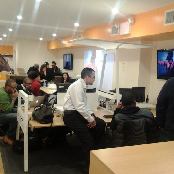 Foto diambil di Harlem Business Alliance &amp; Creative Workspace at HBA oleh Khalid D. pada 1/30/2014