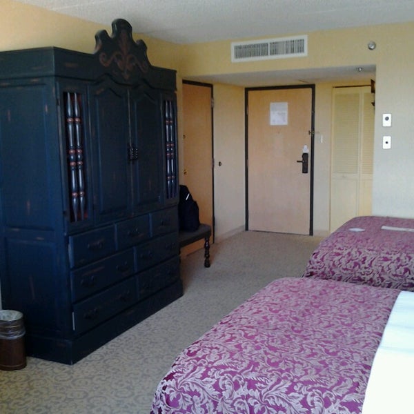 Photo taken at Hotel Encanto De Las Cruces by Miguel B. on 5/9/2013