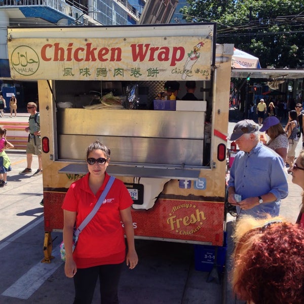 Foto diambil di Eat Chicken Wraps oleh Grinthock H. pada 7/27/2013