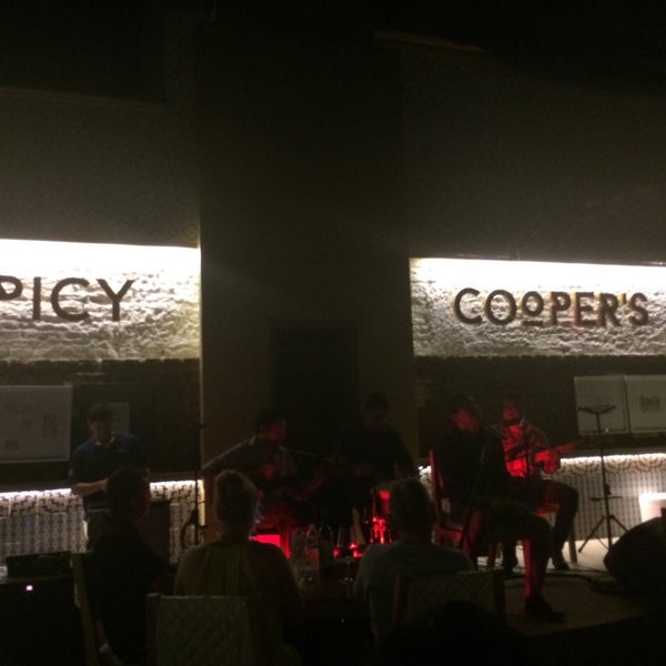 รูปภาพถ่ายที่ Spicy Cooper&#39;s โดย Sergio I. เมื่อ 10/31/2014