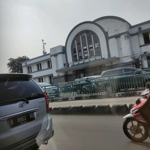 Photo taken at Stasiun Jakarta Kota by @realiners on 3/25/2022