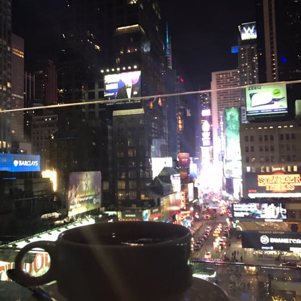 Foto tirada no(a) Novotel New York Times Square por Neslihan. em 11/26/2017