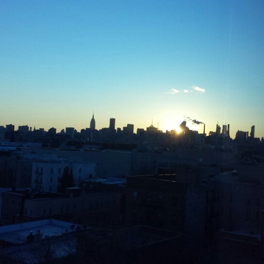 3/26/2014にDCNY E.がSunset Loungeで撮った写真