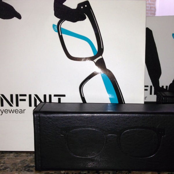 รูปภาพถ่ายที่ Infinit Eyewear โดย Paul ✨Poly✨ 🌞 เมื่อ 6/25/2014