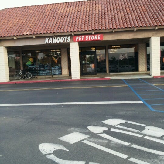 Kahoots Pet Supplies Store in San Diego