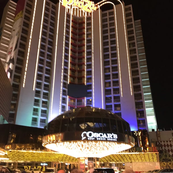 รูปภาพถ่ายที่ Plaza Hotel &amp; Casino โดย elicit เมื่อ 1/15/2018