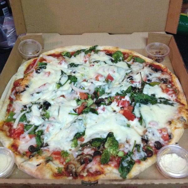 Das Foto wurde bei Milano&#39;s Italian Resturant Pizza &amp; Bar von Kdoll M. am 8/1/2013 aufgenommen