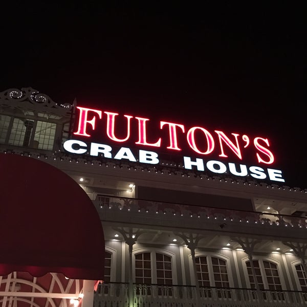 รูปภาพถ่ายที่ Fulton&#39;s Crab House โดย LF เมื่อ 12/13/2015