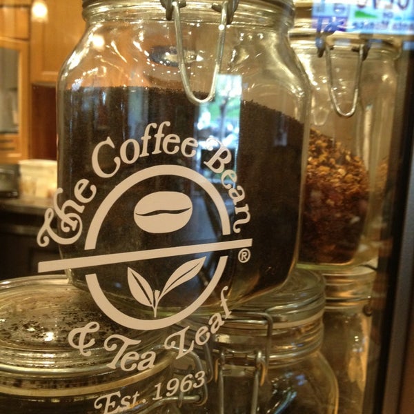 2/7/2013 tarihinde Katy T.ziyaretçi tarafından The Coffee Bean &amp; Tea Leaf'de çekilen fotoğraf