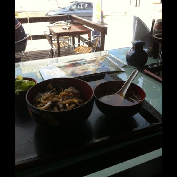 รูปภาพถ่ายที่ Sumi Sushi Delivery โดย Nathalia เมื่อ 3/1/2014
