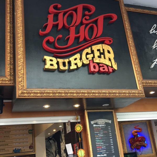 Foto tirada no(a) Hot Hot Burger Bar por Iakovos A. em 10/15/2017