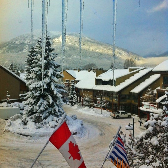 Foto scattata a Mountainside Lodge da Valerie B. il 12/23/2012
