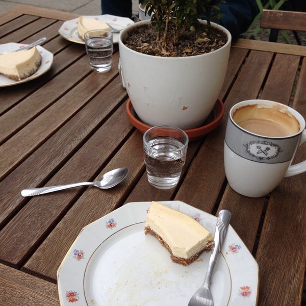 4/5/2014 tarihinde Timo H.ziyaretçi tarafından Louise Chérie Café'de çekilen fotoğraf