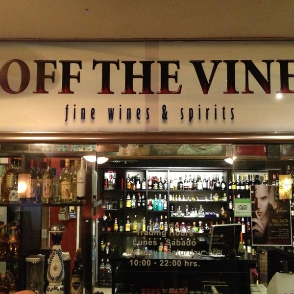 6/5/2013 tarihinde Patrick M.ziyaretçi tarafından Off The Vine Playa Wine &amp; Deli Bar'de çekilen fotoğraf