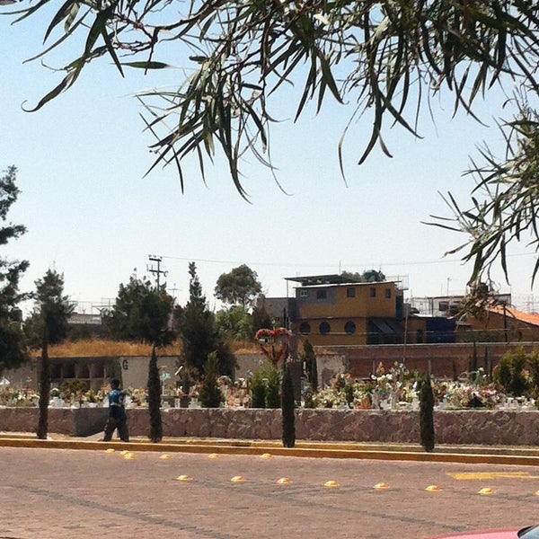 Panteón Jardín Guadalupano Cementerio en Ecatepec de Morelos Panteón Jardín Guadalupano Cementerio en Ecatepec de Morelos