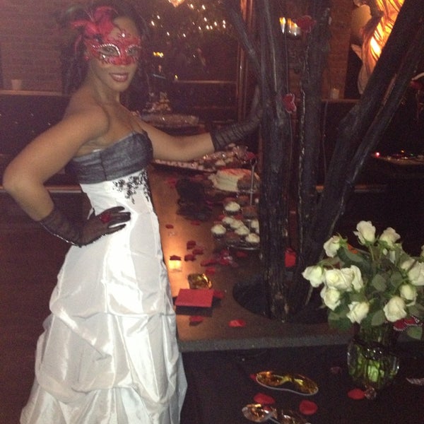 Снимок сделан в Deity Brooklyn Wedding Venue пользователем Deity B. 3/10/2013