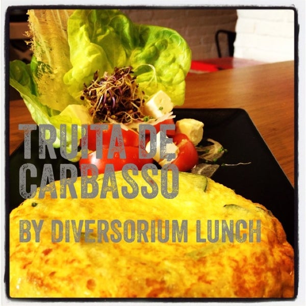 รูปภาพถ่ายที่ Diversorium Lunch โดย Susi B. เมื่อ 12/22/2012