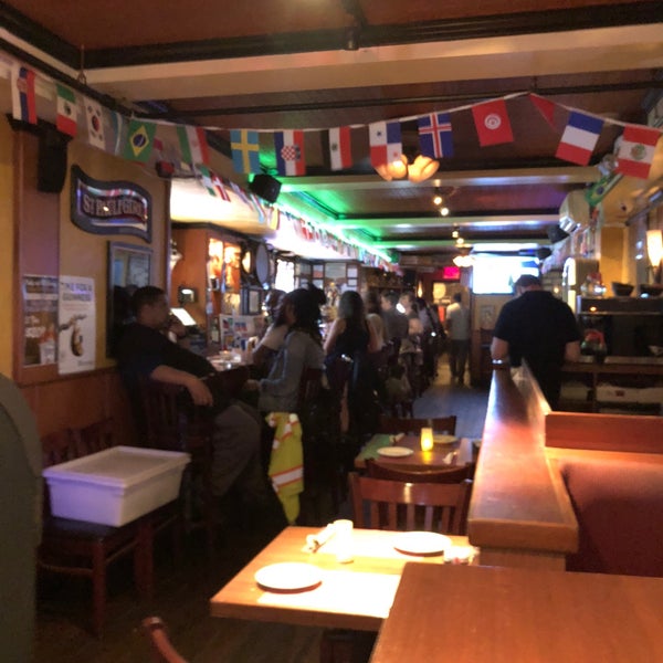 Foto scattata a McGarry&#39;s Bar &amp; Restaurant da Brian W. il 6/1/2018