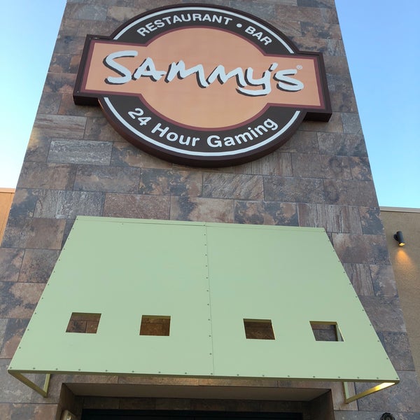Foto tomada en Sammy&#39;s Restaurant &amp; Bar  por Brian W. el 4/28/2018