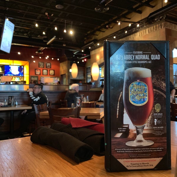 Photo taken at BJ&#39;s Restaurant &amp; Brewhouse by Brian W. on 3/3/2019