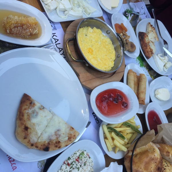 Foto diambil di Kalaylı Restoran oleh Esra Ö. pada 8/20/2017