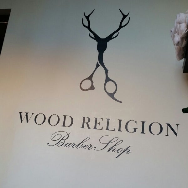 Foto tirada no(a) Wood Religion Barber Shop por Roberts N. em 11/28/2014