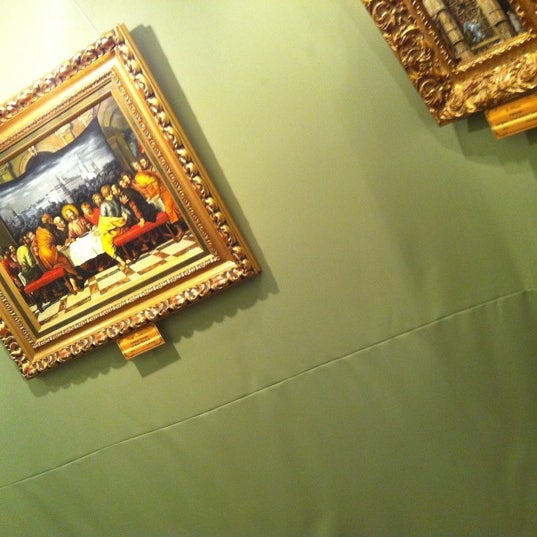 Музей никаса сафронова. Никас сафронов вологда выставка. Никас сафронов 2021. Картинная галерея никаса сафронова. Никас сафронов картины в музее.