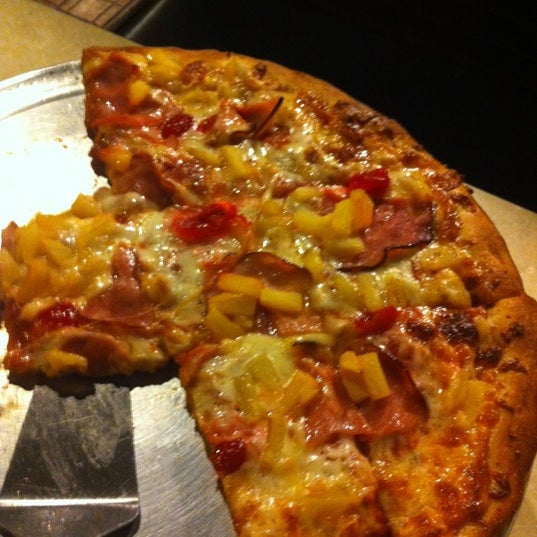 Foto tomada en Galla&#39;s Pizza  por Derek B. el 11/12/2012