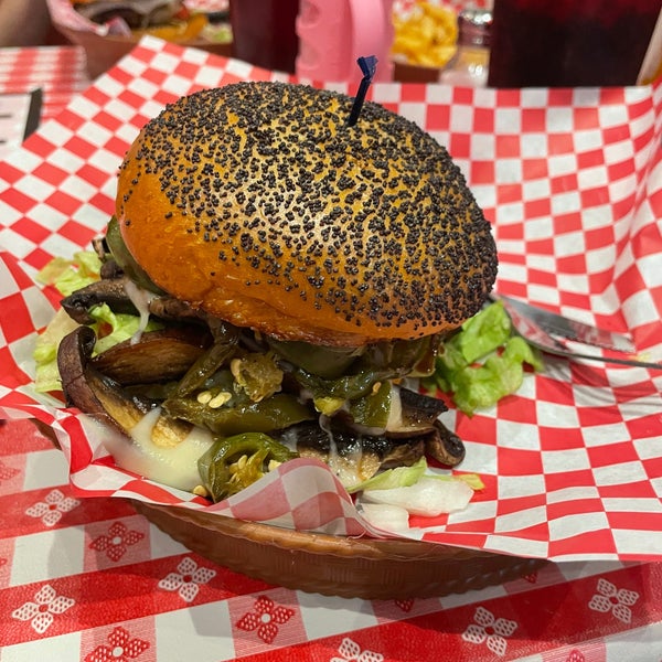 Chip's Old Fashioned Hamburgers 7 tips from 344 visitors