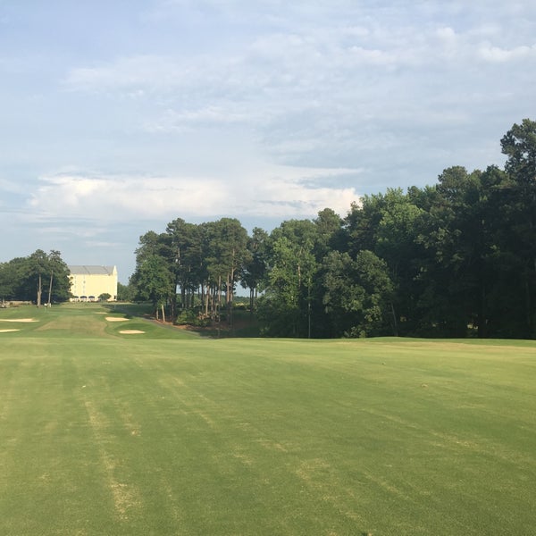Photo taken at Washington Duke Inn &amp; Golf Club by Robb W. on 7/30/2015