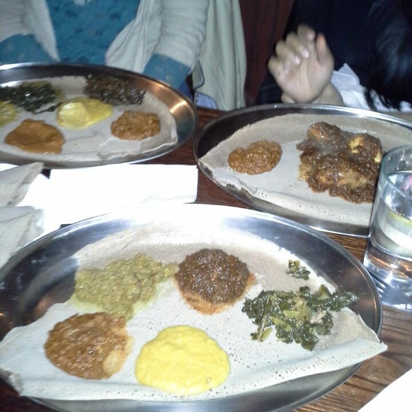 10/28/2013에 Farah H.님이 Meskel Ethiopian Restaurant에서 찍은 사진