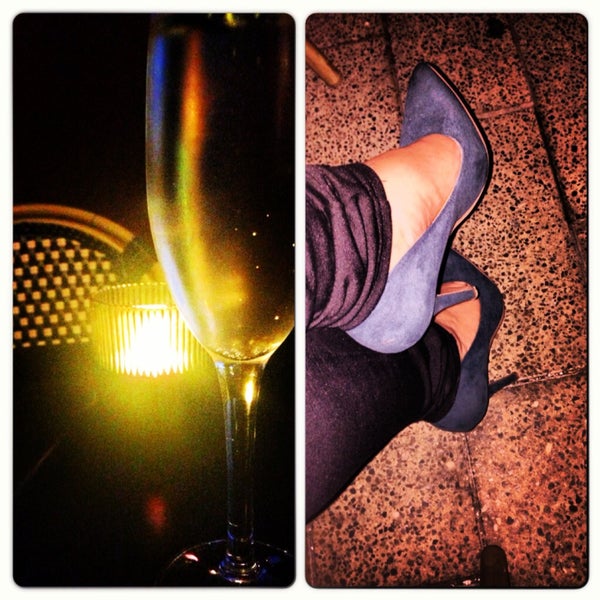 5/8/2013 tarihinde Christina P.ziyaretçi tarafından Velluto Champagne &amp; Wine Bar'de çekilen fotoğraf