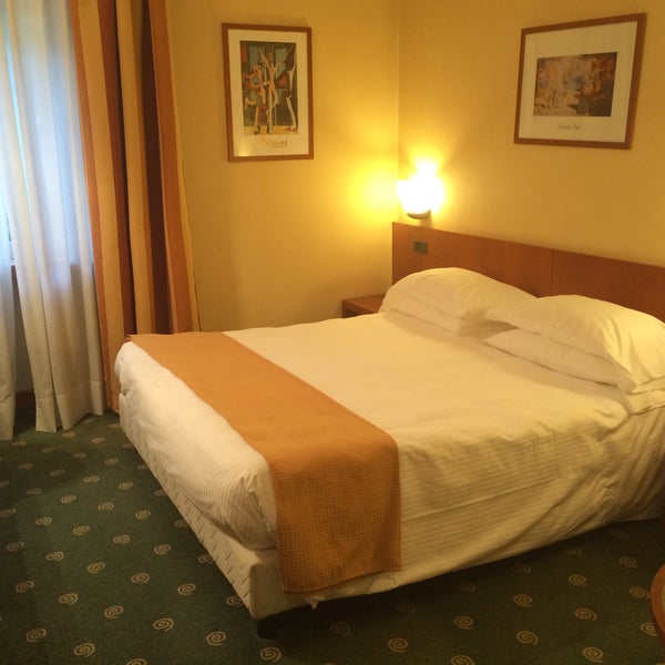 Foto diambil di Holiday Inn Rome - Aurelia oleh Cla H. pada 4/18/2016