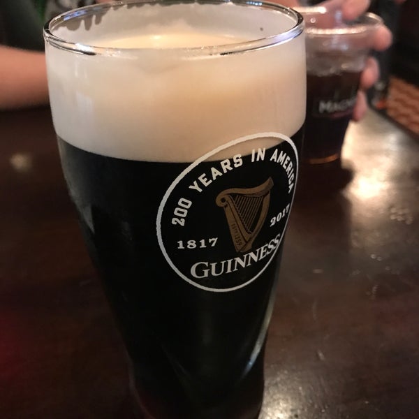 Снимок сделан в Rí Rá Irish Pub пользователем Jeff S. 3/17/2018