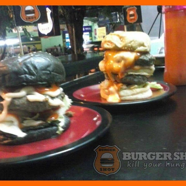 รูปภาพถ่ายที่ Burger Shot โดย Andy K. เมื่อ 12/9/2013