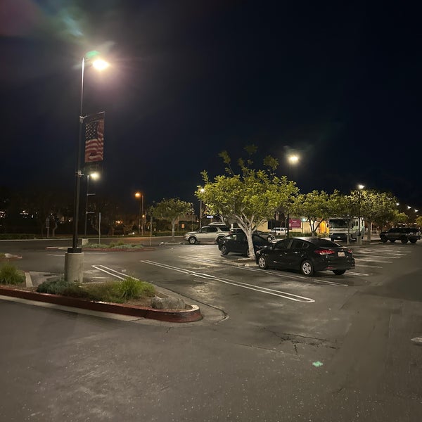 Foto diambil di Lantern Bay Village Shopping Center Dana Point, CA oleh Scott A. pada 4/19/2023