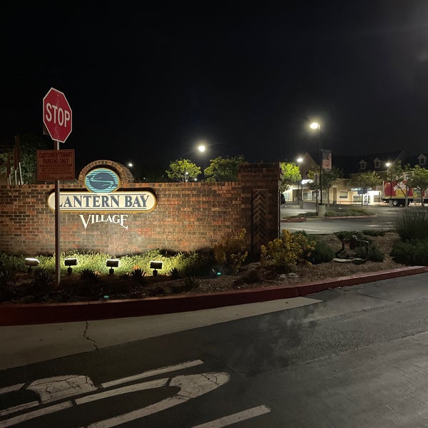 Foto diambil di Lantern Bay Village Shopping Center Dana Point, CA oleh Scott A. pada 4/19/2022