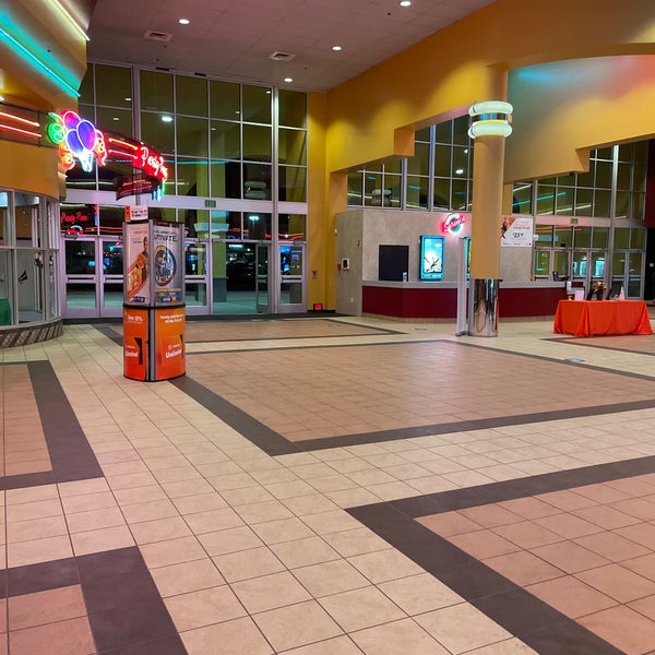 Fotos em Regal Foothill Towne Center Cinema