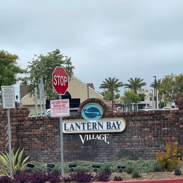 Foto diambil di Lantern Bay Village Shopping Center Dana Point, CA oleh Scott A. pada 5/19/2022
