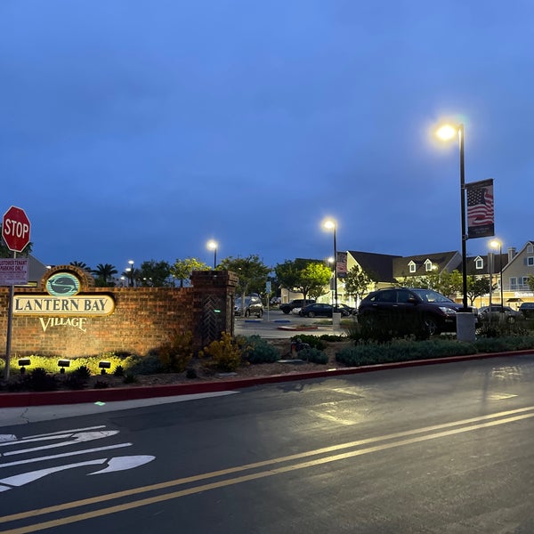 Foto diambil di Lantern Bay Village Shopping Center Dana Point, CA oleh Scott A. pada 5/18/2022