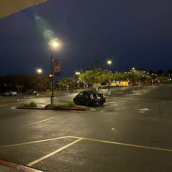 Foto tirada no(a) Lantern Bay Village Shopping Center Dana Point, CA por Scott A. em 5/19/2023