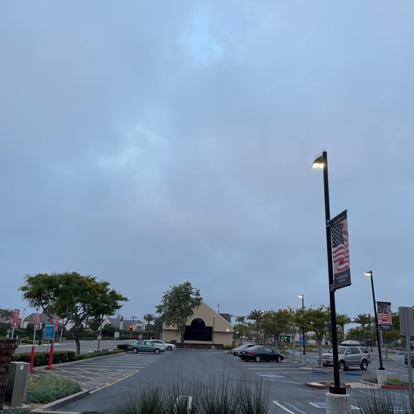 Foto diambil di Lantern Bay Village Shopping Center Dana Point, CA oleh Scott A. pada 6/1/2022