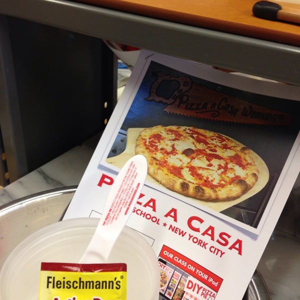 7/20/2013 tarihinde Sebastien C.ziyaretçi tarafından Pizza School NYC'de çekilen fotoğraf