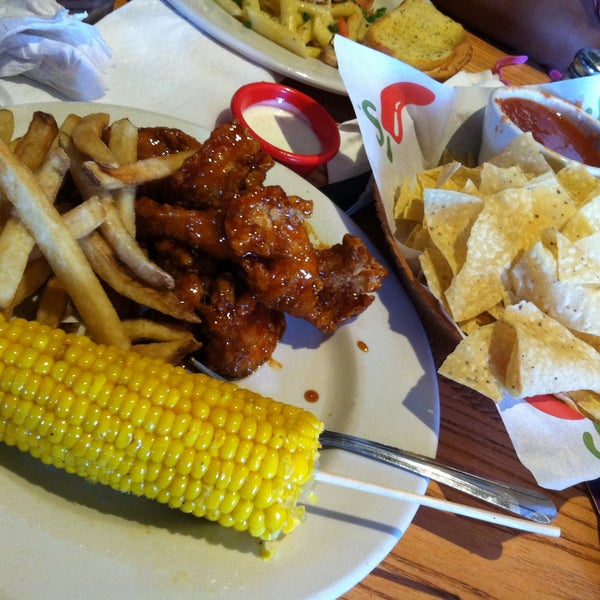 Photo taken at Chili&#39;s Grill &amp; Bar by Elizabeth M. on 5/12/2013