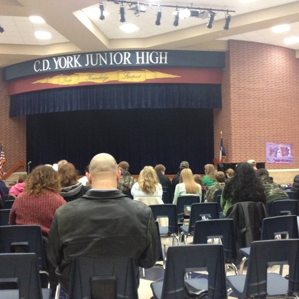 York Junior High School 113 ziyaretçidan 3 tavsiye