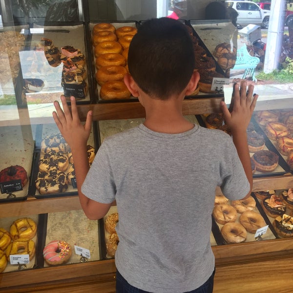 Photo taken at Jolly Molly Donuts by Verónica P. on 7/13/2018