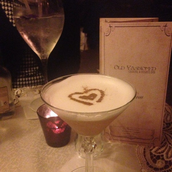 รูปภาพถ่ายที่ Old Fashioned Cocktail &amp; Absinthe Bar โดย Eline 🎀 V. เมื่อ 2/6/2014