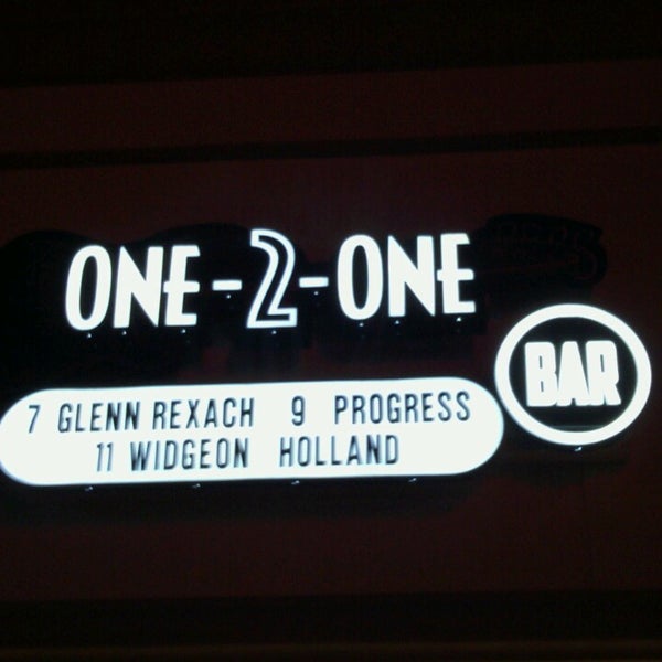 Photo prise au One-2-One Bar par Aaron D. le5/31/2013