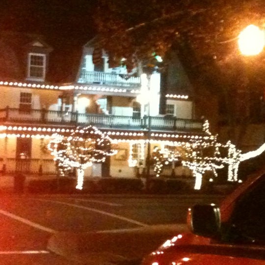 Foto tirada no(a) The Worthington Inn por Tina C. em 11/21/2012